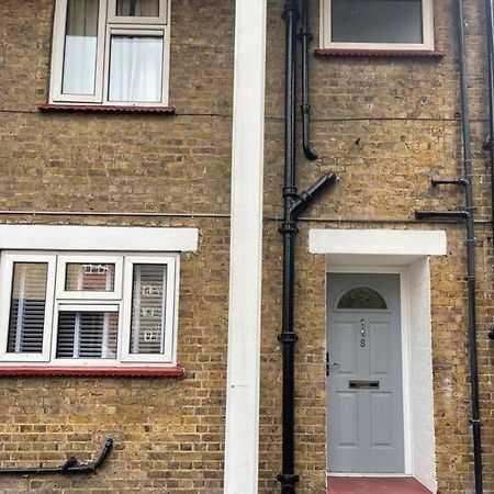 Newly Refurbished Apartment, Near Station & River Londres Extérieur photo