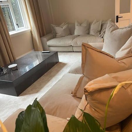 Newly Refurbished Apartment, Near Station & River Londres Extérieur photo