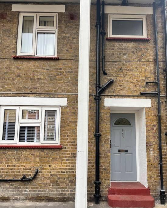 Newly Refurbished Apartment, Near Station & River Londres Extérieur photo