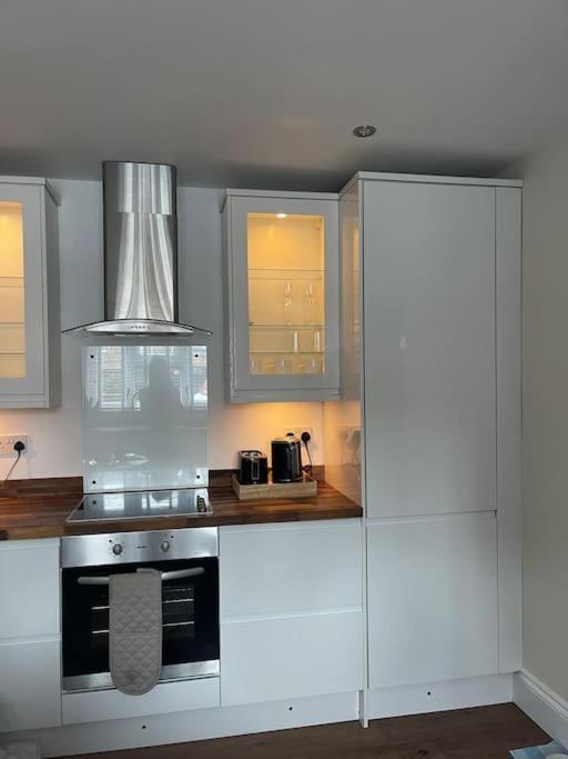 Newly Refurbished Apartment, Near Station & River Londres Extérieur photo
