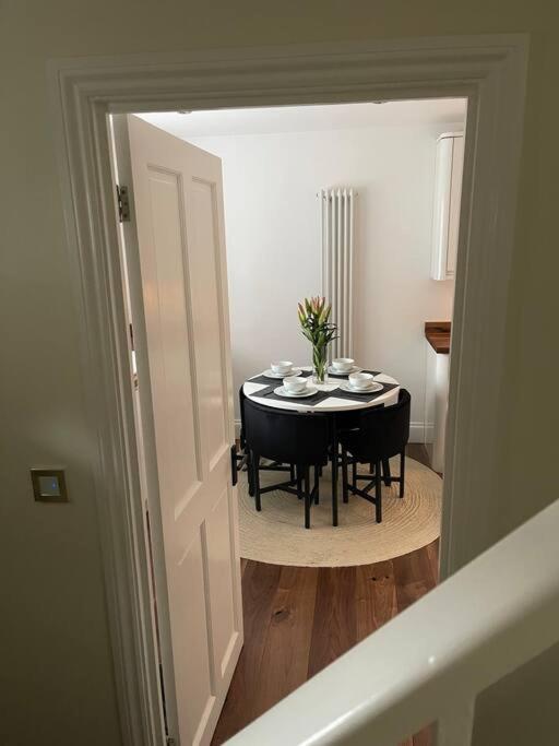 Newly Refurbished Apartment, Near Station & River Londres Extérieur photo