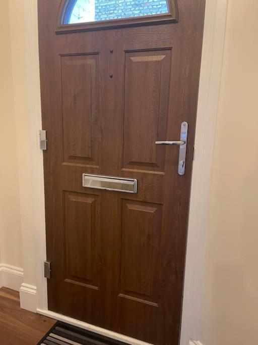 Newly Refurbished Apartment, Near Station & River Londres Extérieur photo
